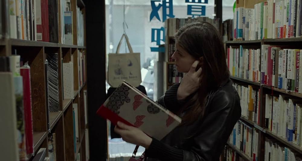 Lost Girls and Love Hotels（原題）の画像