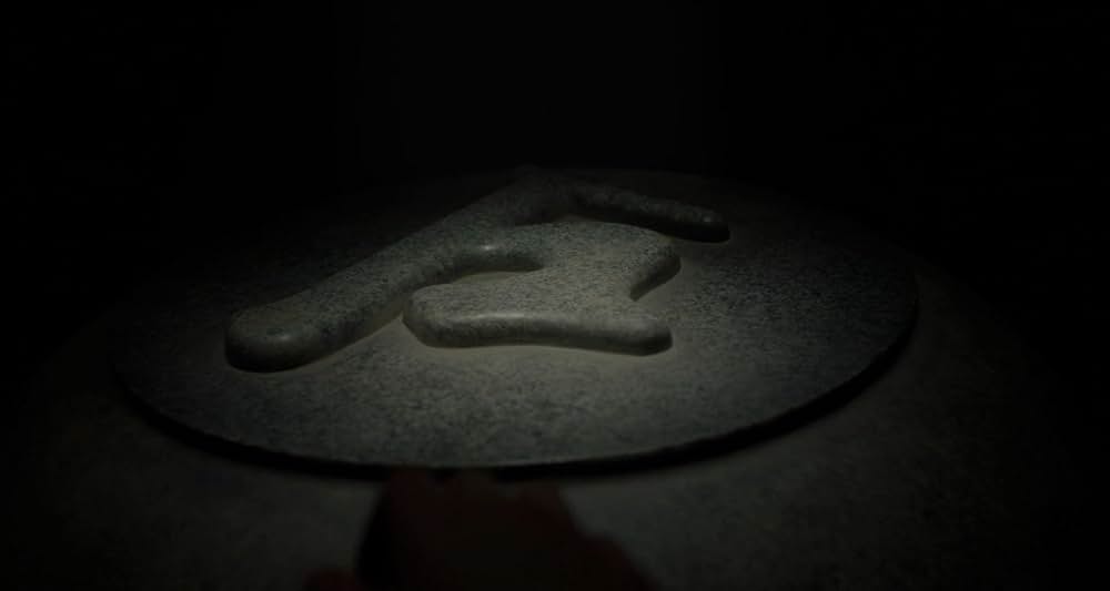 Lost Girls and Love Hotels（原題）の画像