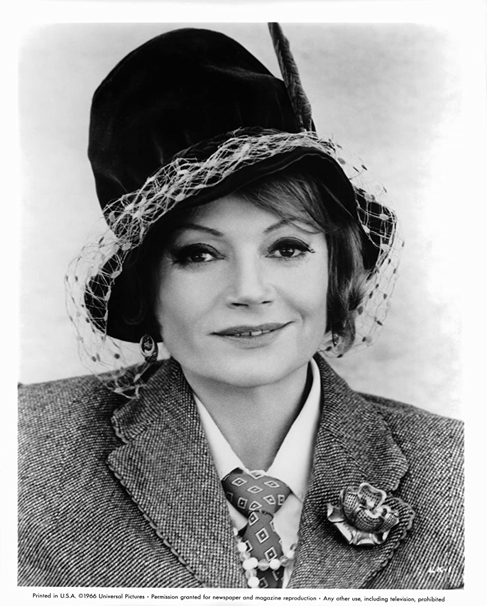 引き裂かれたカーテンの画像