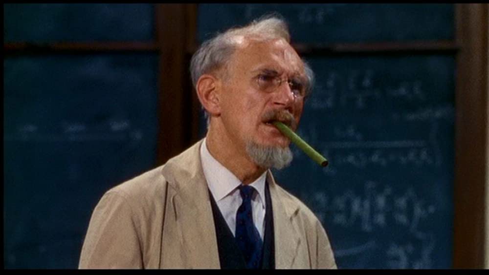 引き裂かれたカーテンの画像