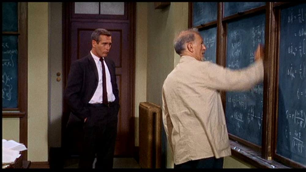 引き裂かれたカーテンの画像