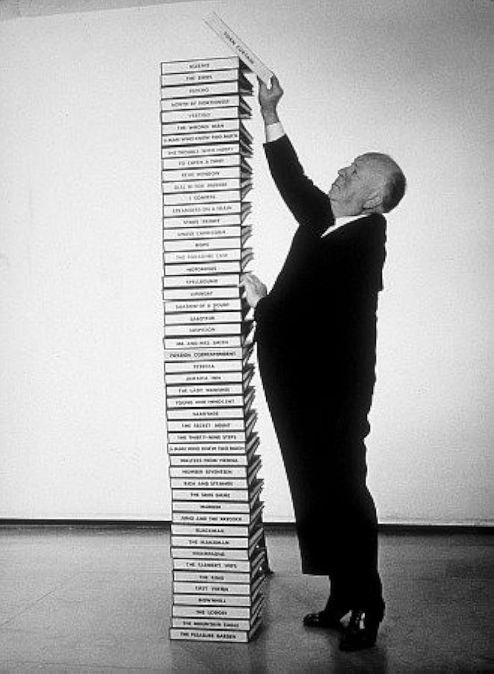 「引き裂かれたカーテン」の画像