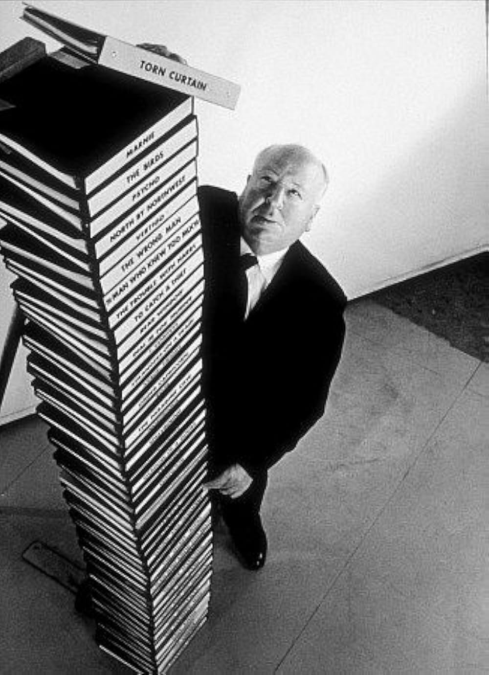 「引き裂かれたカーテン」の画像