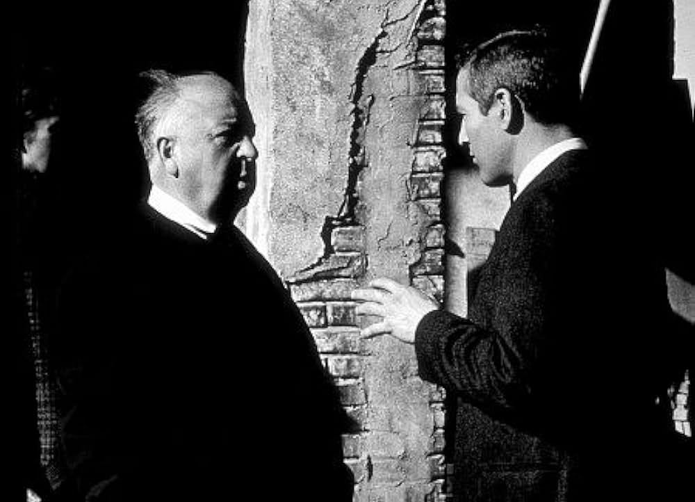 「引き裂かれたカーテン」の画像