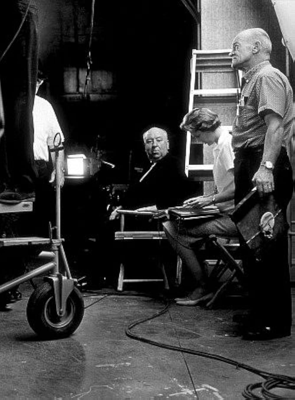 「引き裂かれたカーテン」の画像