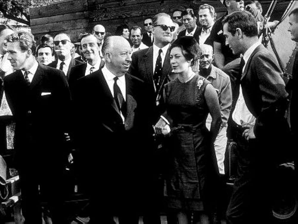 「引き裂かれたカーテン」の画像