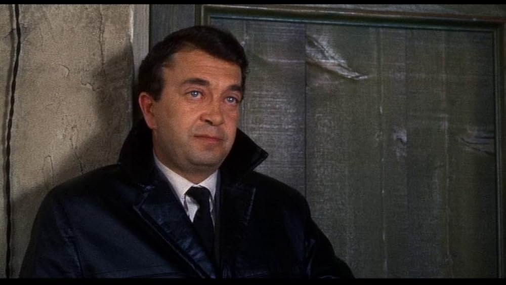 「引き裂かれたカーテン」の画像