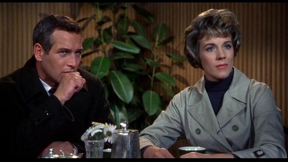 「引き裂かれたカーテン」の画像