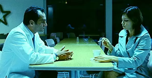 「アンダーテイカー 葬る男と4つの事件」ジェシカ・ビール & ナビド・ネガーバンの画像