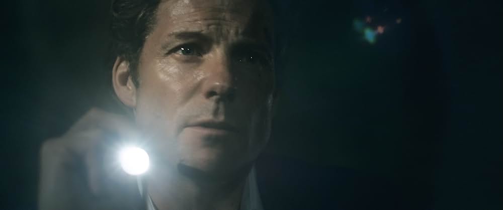 カネと詐欺師と男と女の画像