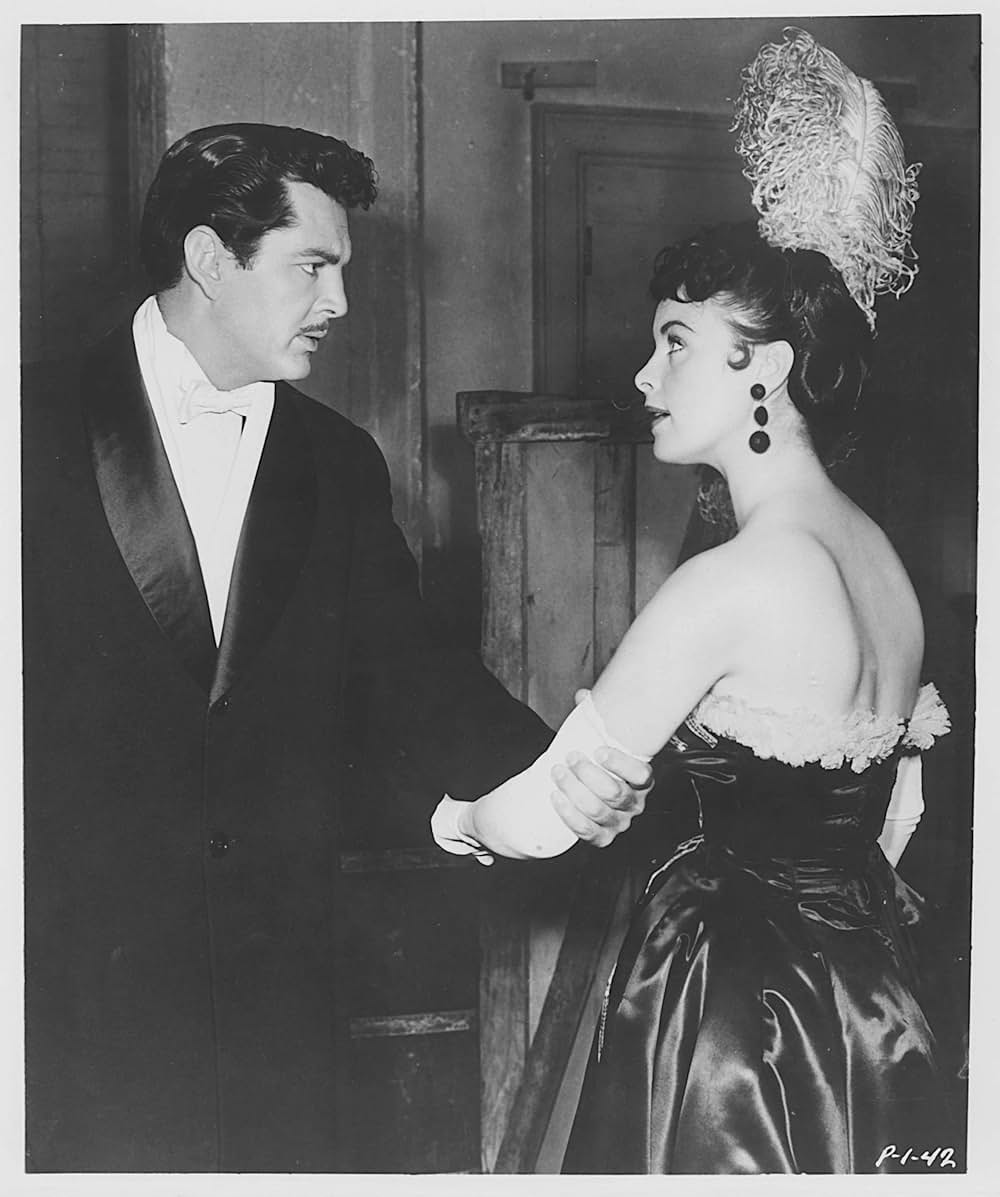 屋根裏部屋の男の画像