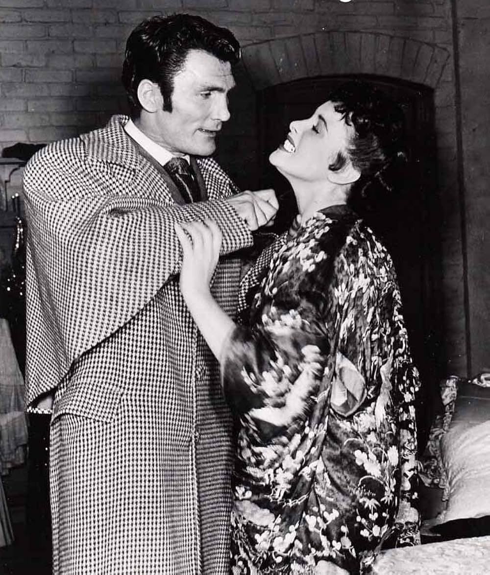 屋根裏部屋の男の写真