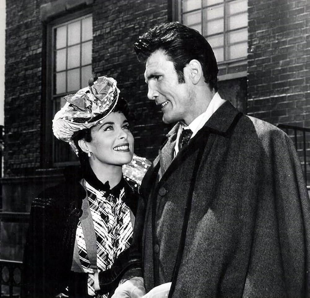 屋根裏部屋の男の画像