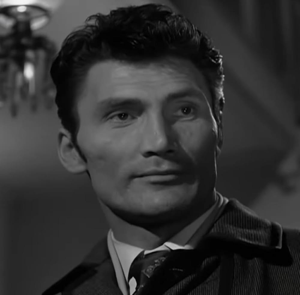 屋根裏部屋の男の画像