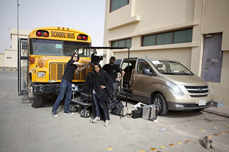 少女は自転車にのっての画像