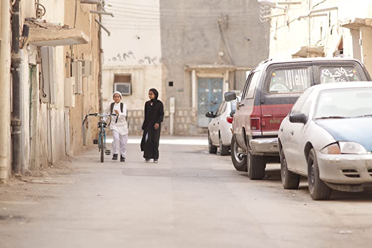 少女は自転車にのっての画像
