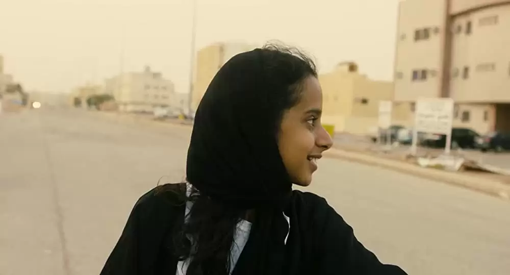 少女は自転車にのっての画像