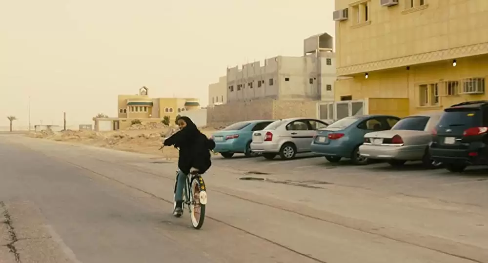 少女は自転車にのっての画像