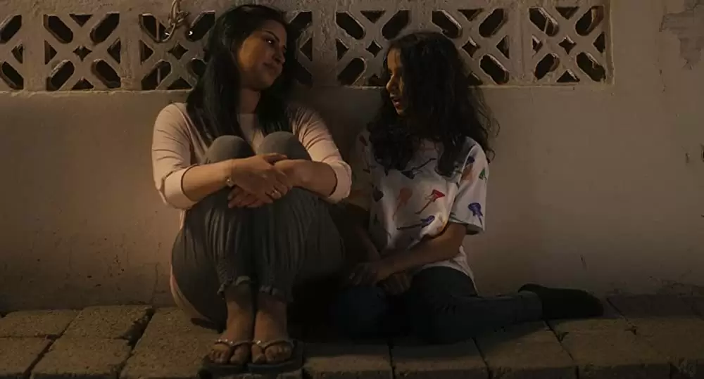 少女は自転車にのっての画像