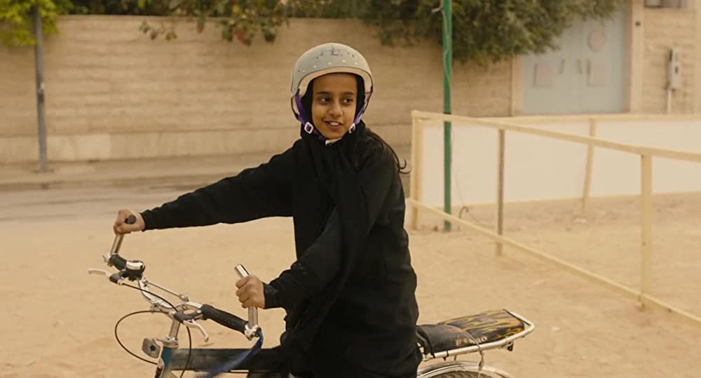 少女は自転車にのっての画像