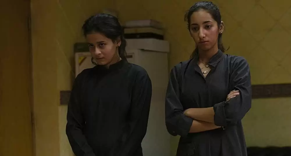 少女は自転車にのっての画像