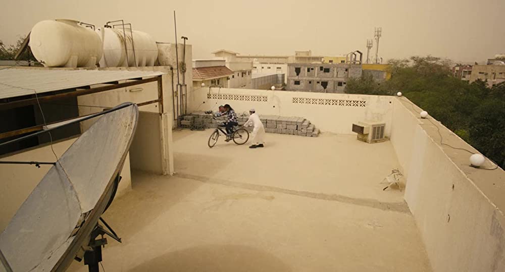 少女は自転車にのっての画像