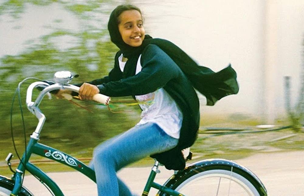 少女は自転車にのっての画像