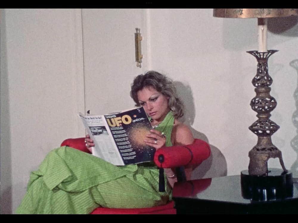 Keyholes Are for Peeping（原題）の写真