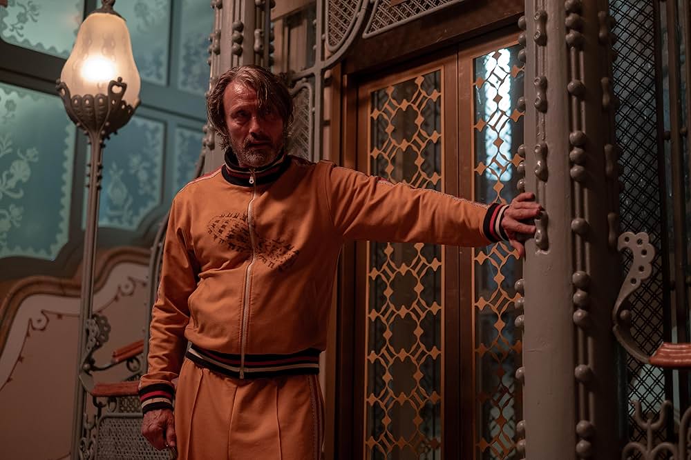 Dust Bunny（原題）の画像