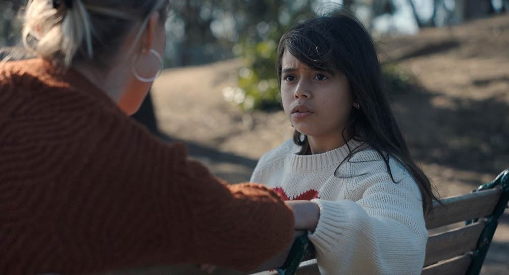 ゆりかごを揺らす手の画像