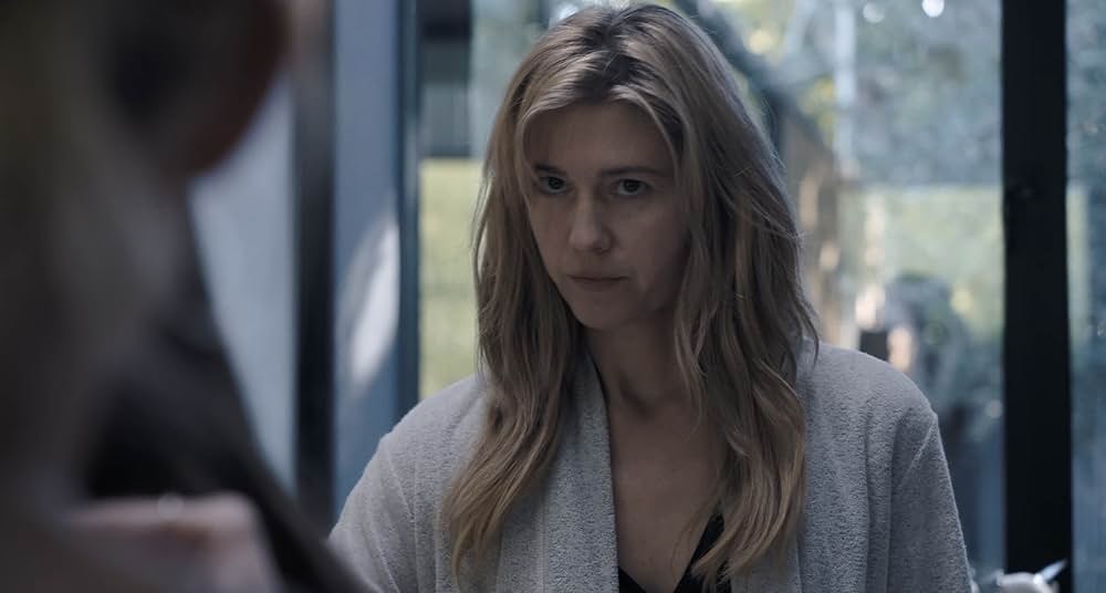 ゆりかごを揺らす手の画像