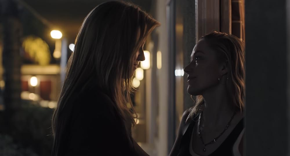 ゆりかごを揺らす手の画像