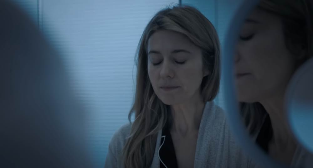 ゆりかごを揺らす手の画像