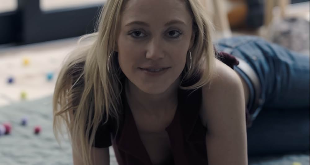 ゆりかごを揺らす手の画像