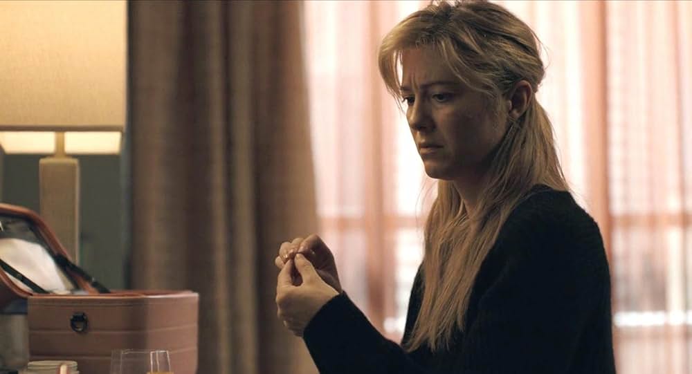 ゆりかごを揺らす手の画像