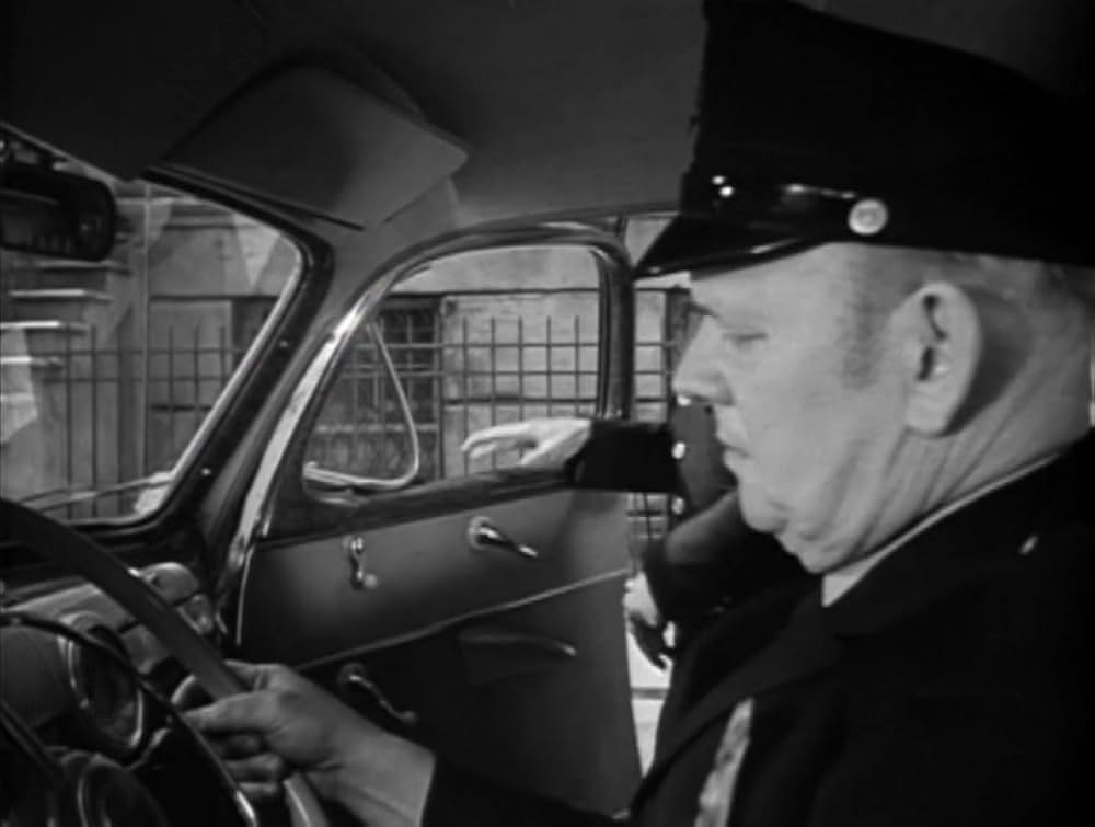 A Gun in His Hand（原題）の画像