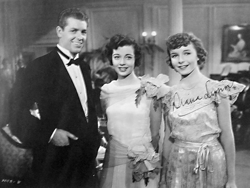 桃色の旅行鞄の画像