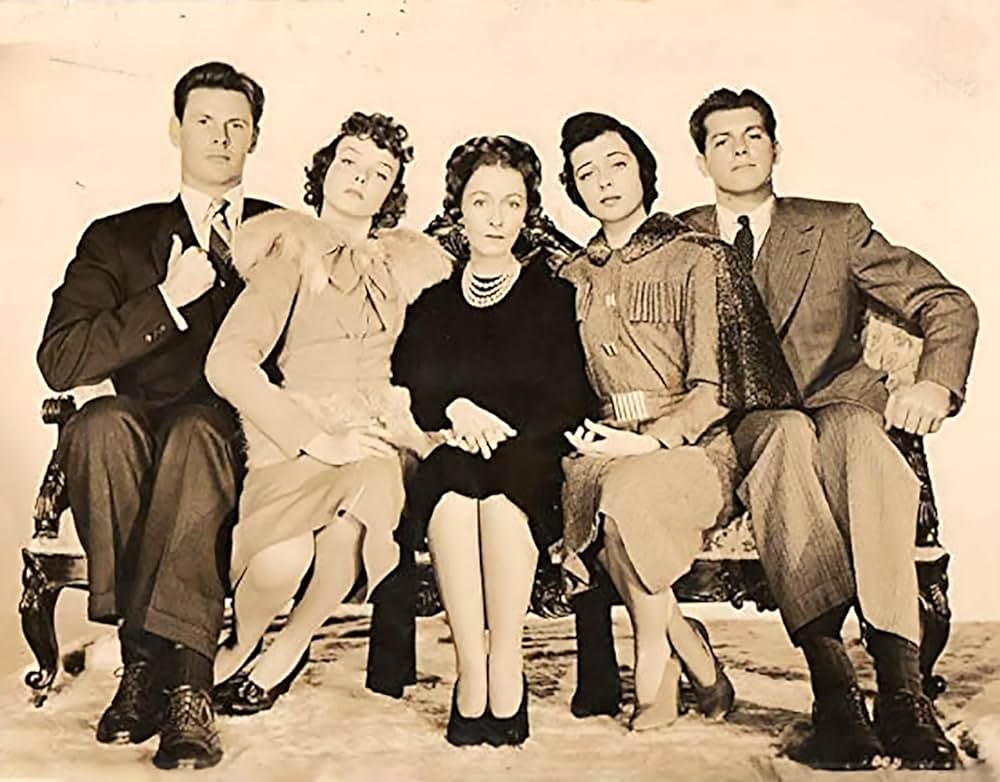 桃色の旅行鞄の画像