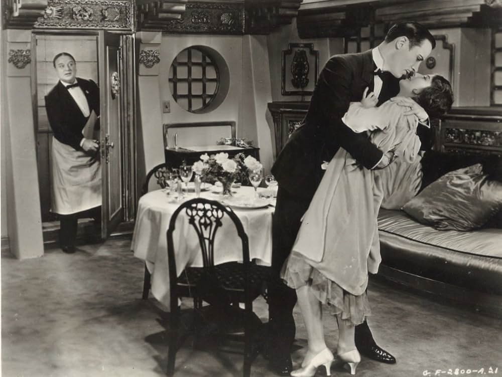 壁の中の声の画像