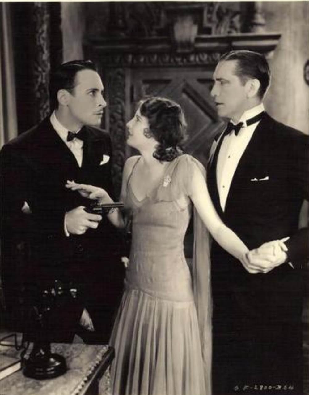 壁の中の声の画像