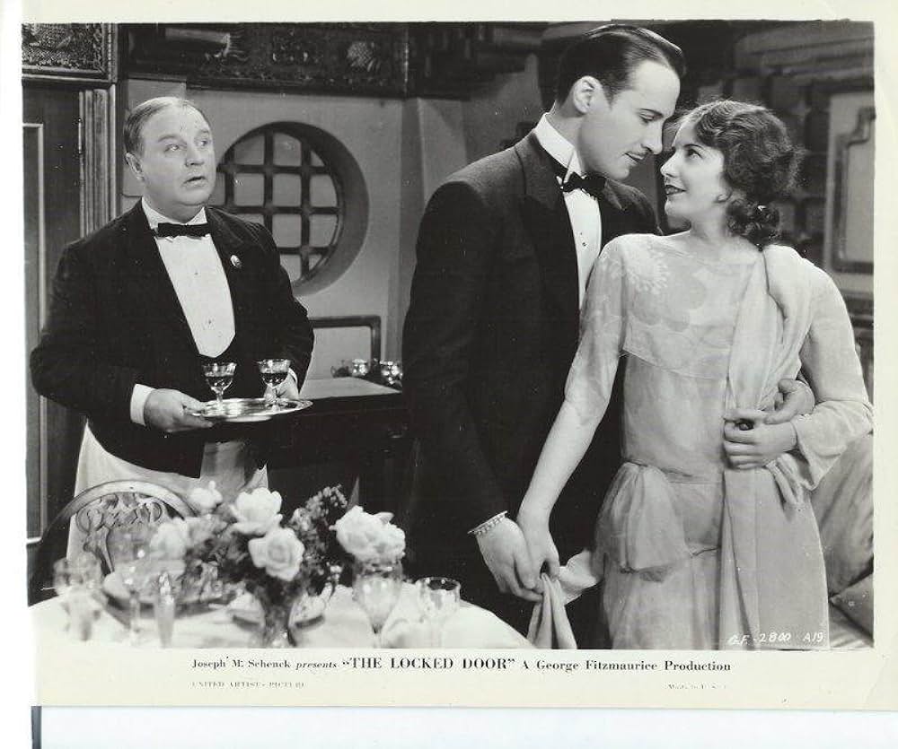 壁の中の声の画像