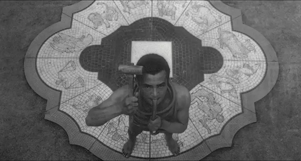 「ミシマ：ア・ライフ・イン・フォー・チャプターズ」緒形拳の画像