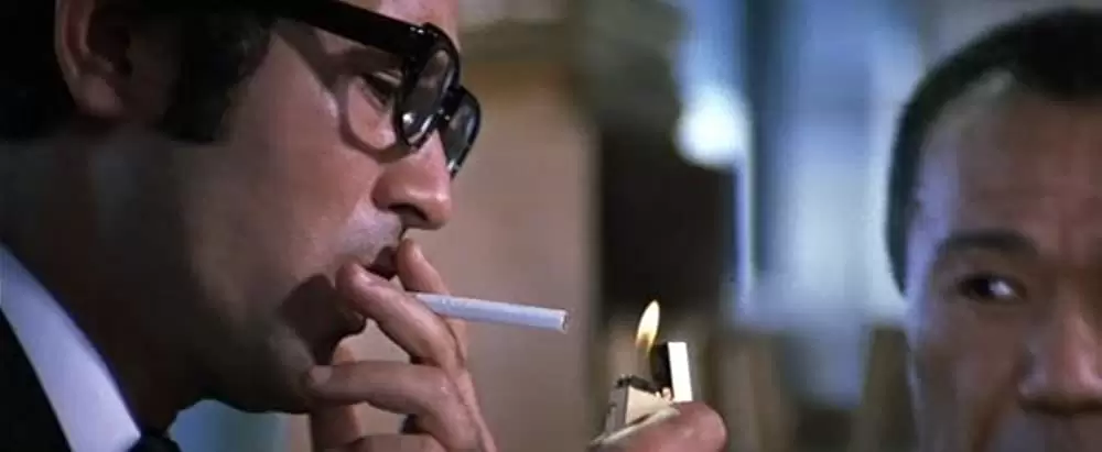 軍旗はためく下にの画像