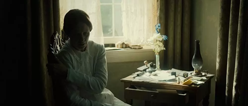 静かなる情熱 エミリ・ディキンスンの画像