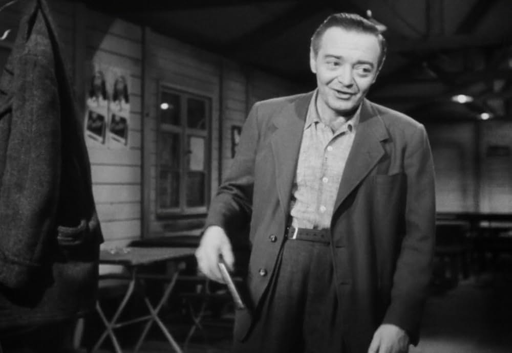 追い詰められた男の画像