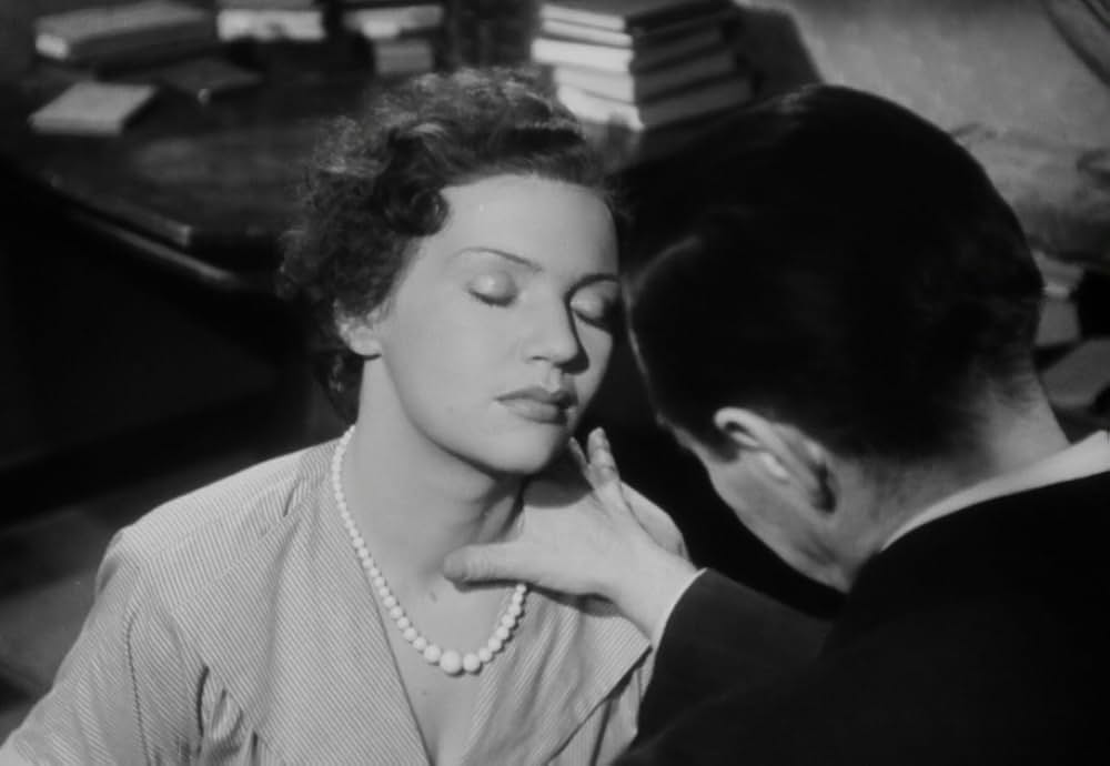 追い詰められた男の画像