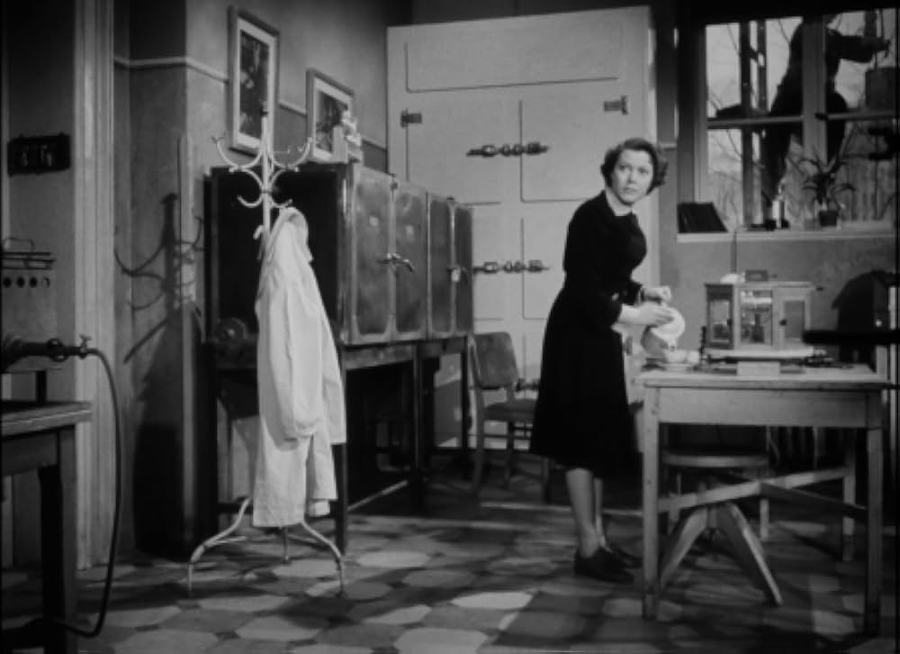 追い詰められた男の画像