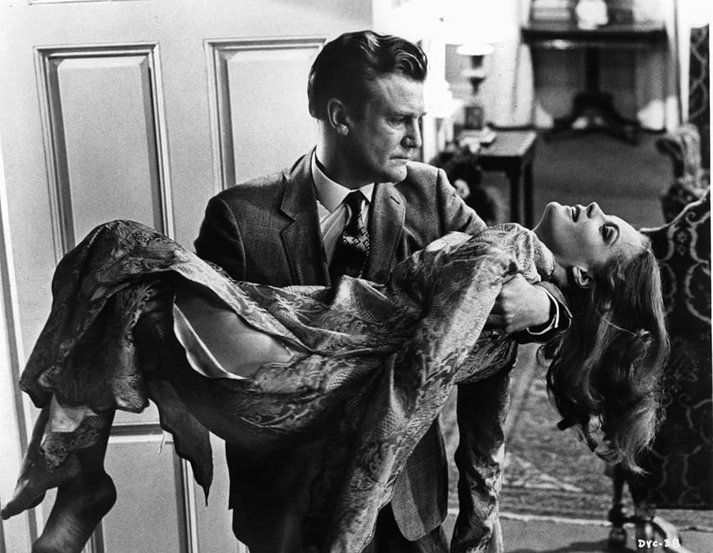 夜明けの舗道の画像