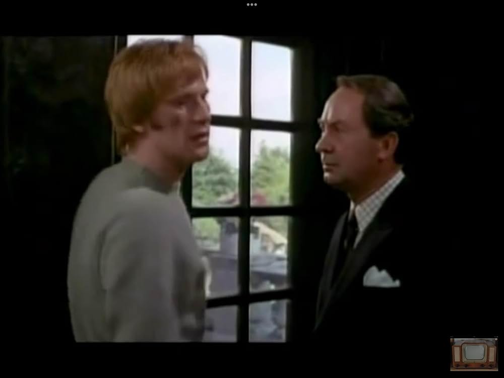 夜明けの舗道の画像