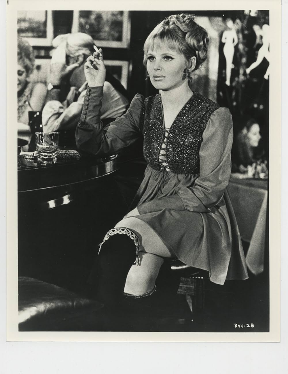 夜明けの舗道の画像